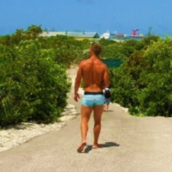 skyoutthighsout